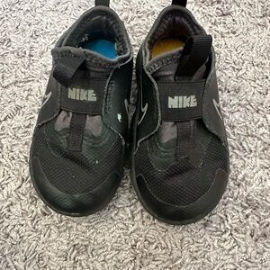 Nike Kids Black and Gray Sneakers